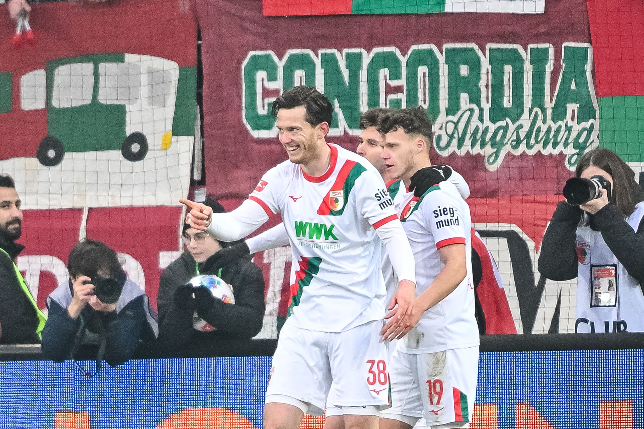 Gregoritsch führt Augsburg zum Sieg gegen St. Pauli