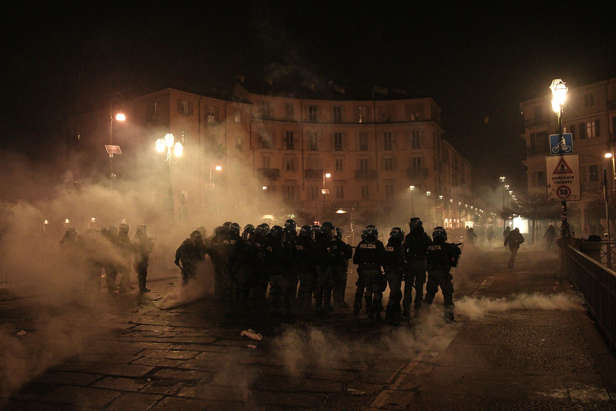 Krawalle in Turin: Mehr als 100 Verletzte