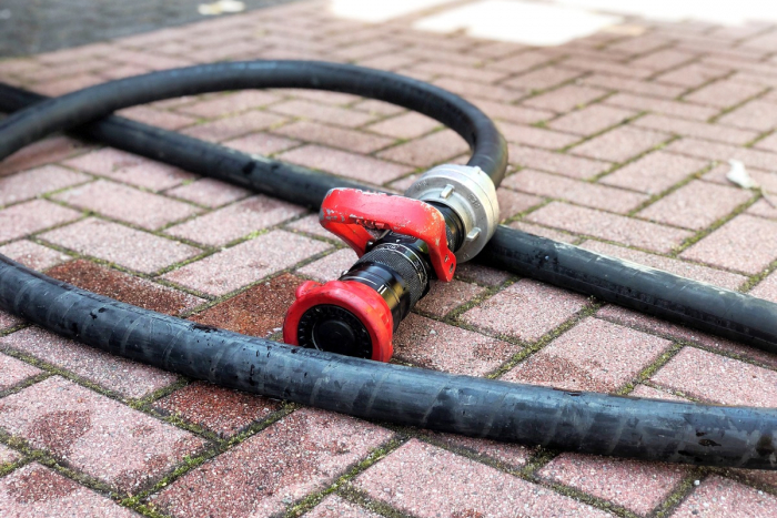 Alpen: Brand Müllcontainer