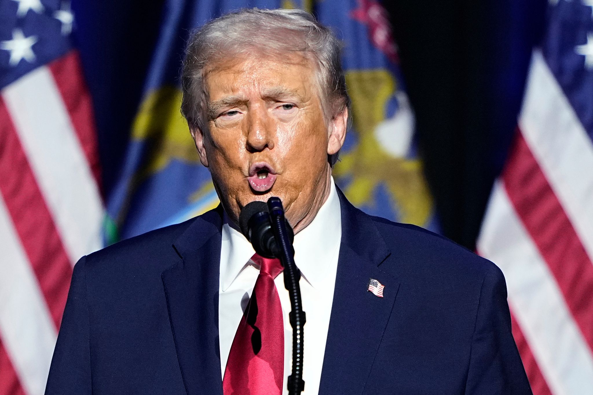 Trump droht mit Eingreifen im Iran