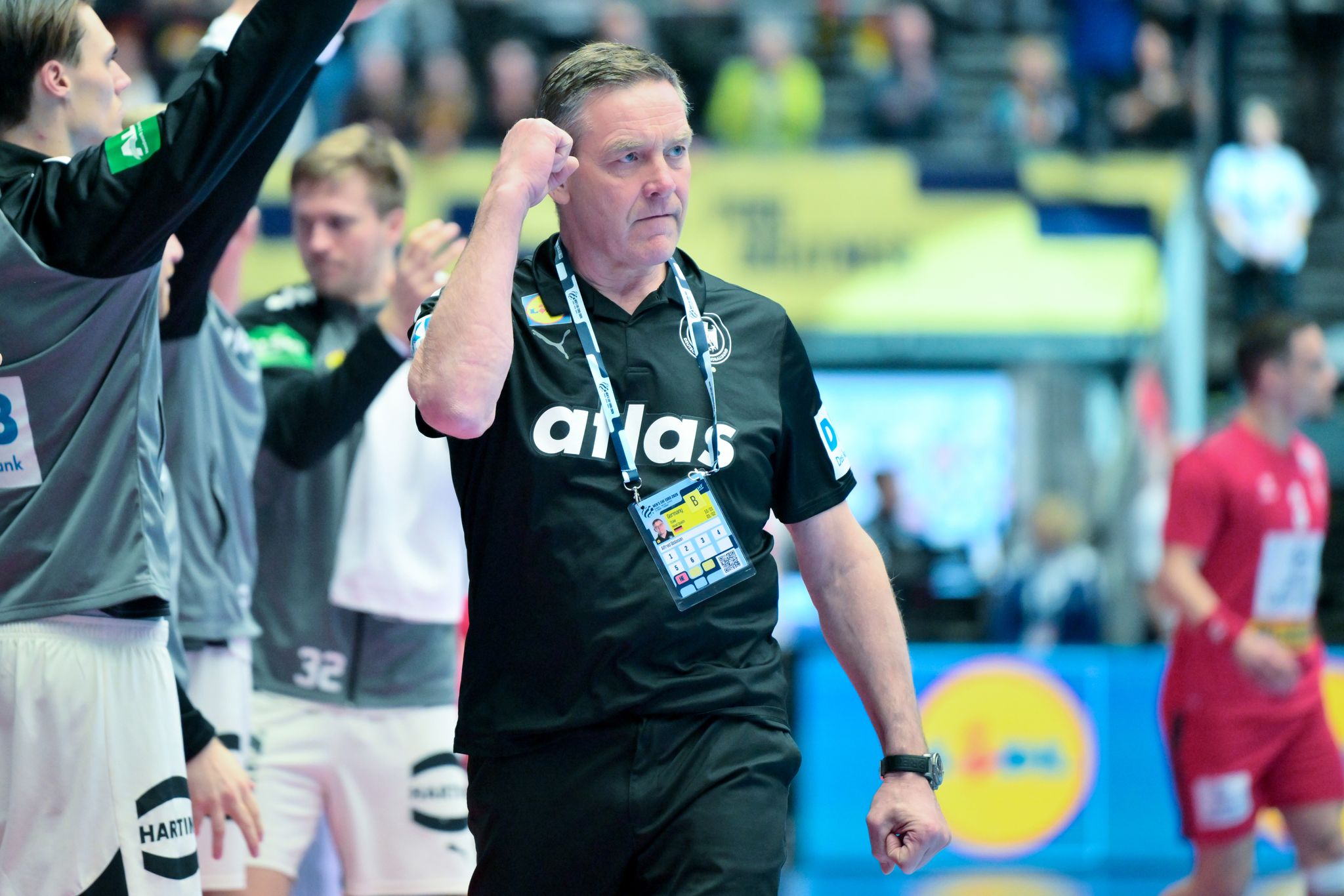 Deutschlands Handballer verlieren gegen Serbien und zittern um EM-Hauptrunde