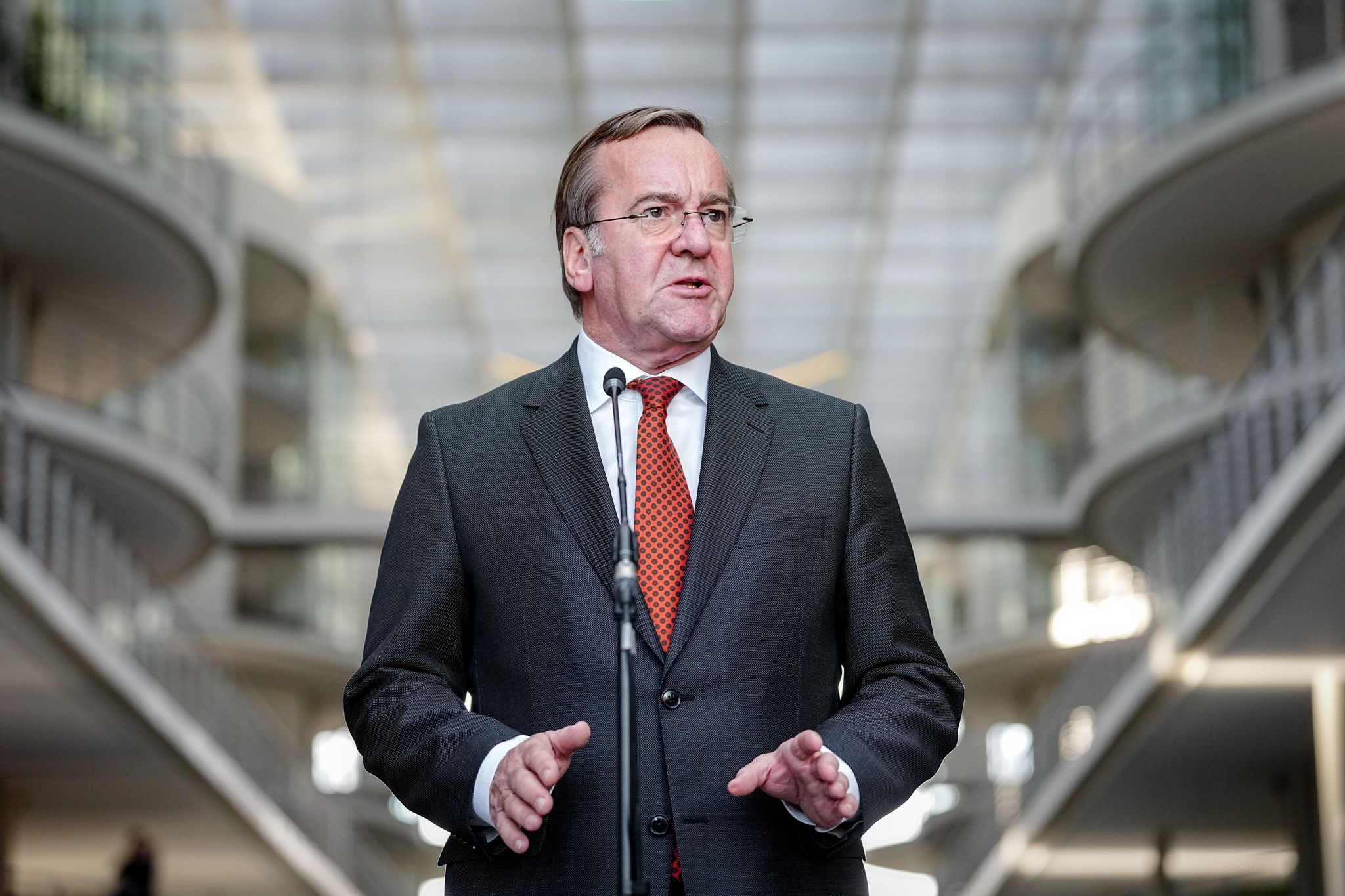 Verteidigungsminister verteidigt Bundeswehr gegen Trumps Vorwürfe