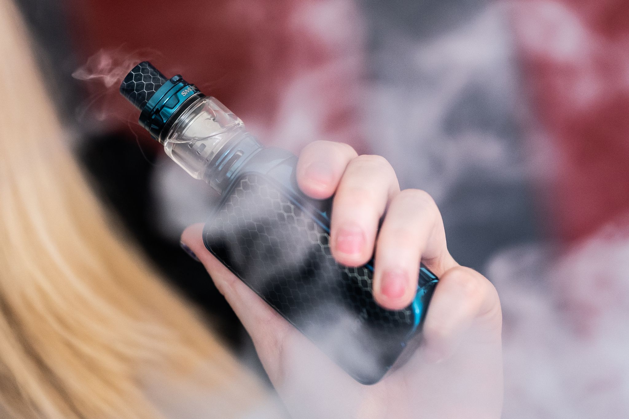 Streit um E-Zigaretten: Muss das Alter beim Online-Versand kontrolliert werden?