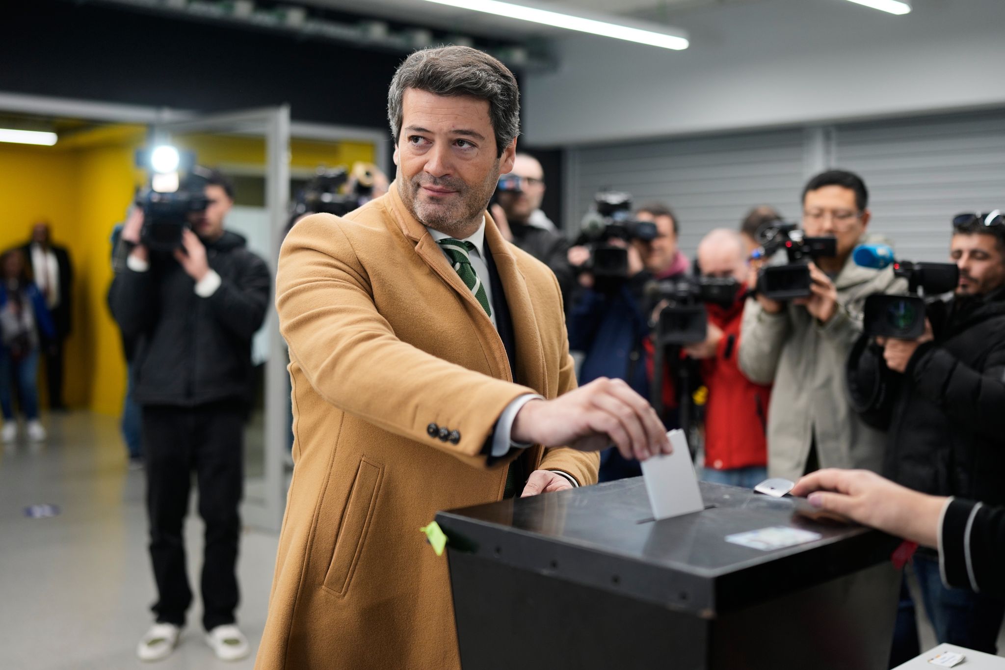 Präsidentenwahl in Portugal: Stichwahl nötig – Rechtsruck