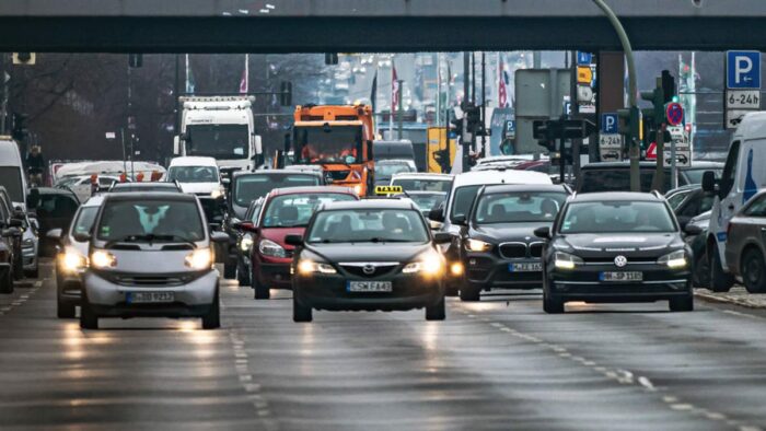 Gebrauchtwagen-Betrug: Verkauf gestohlener Autos mit echten Papieren