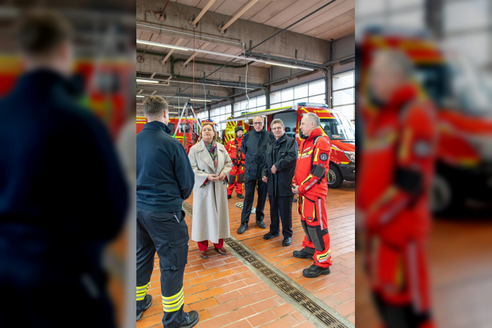 Landkreis Osterholz: Innensenatorin Dr. Eva Högl besucht Feuerwehr Bremerhaven
