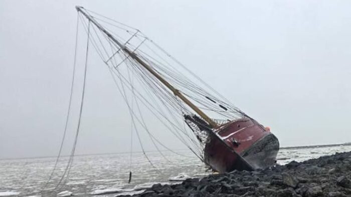 Cuxhaven: Segelschiff Ethel von Brixham zerbricht bei Bergung auf Elbe