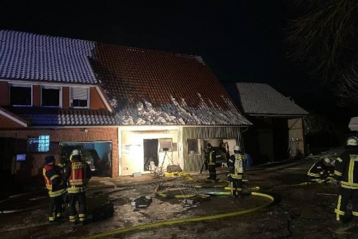 Burweg: Brand in Lagerscheune in Oldendorf