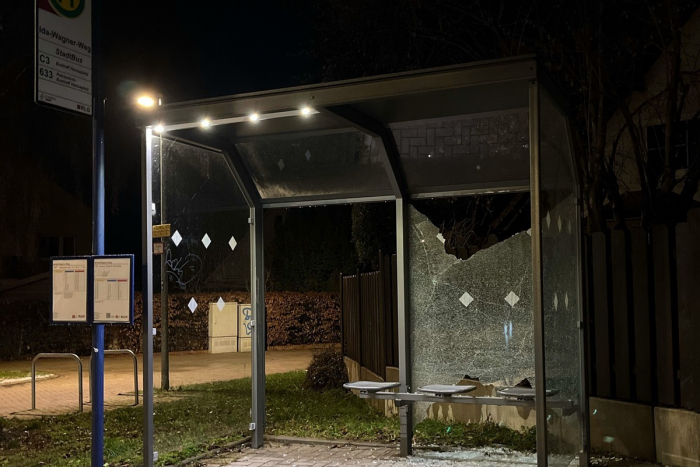 Soest: Vandalismus an Wartehäuschen