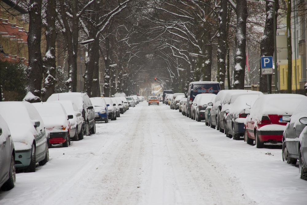Glatteis-Chaos im Osten: Flugstopp in Berlin und massive Verkehrsprobleme