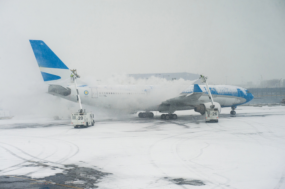 Eisregen legt Nordosten lahm: Am Flughafen Berlin geht zeitweise nichts mehr
