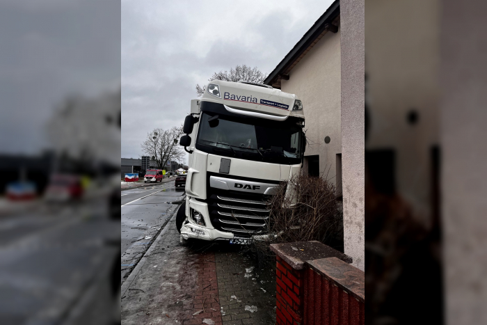 Hagenow: Alkoholisierter Lkw-Fahrer verursacht Unfall