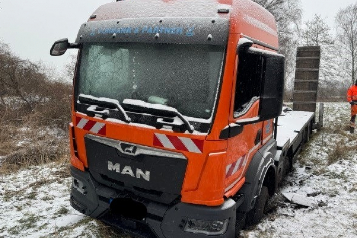 Groß Görnow/Sternberg: Diebstahl von Lkw und Diesel auf Baustelle