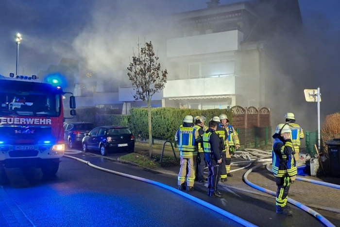 Asberg: Brand in Tiefgarage – Großeinsatz der Feuerwehr