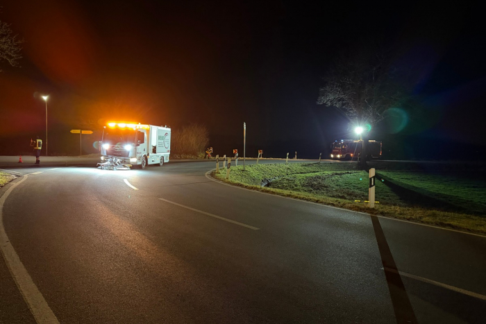 Bergen: Ölspur auf der K51 zwischen Wiedenrode und Fernhavekost fordert Feuerwehren