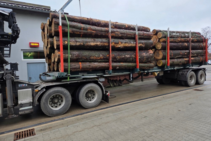 Groß Lessen: Überladener Lkw gestoppt