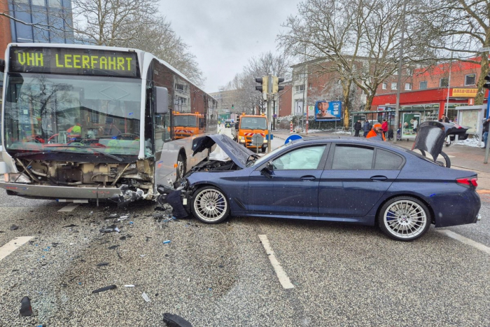 Rellingen: Frontaler Zusammenstoß in Pinneberg