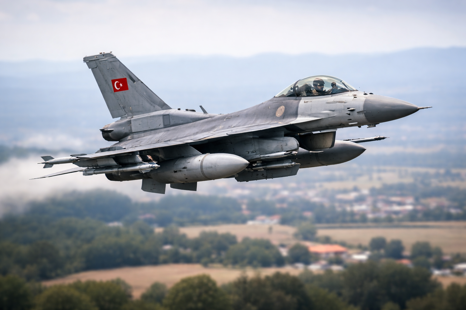 Türkisches F-16-Kampfflugzeug stürzt ab – Pilot stirbt bei Unfall
