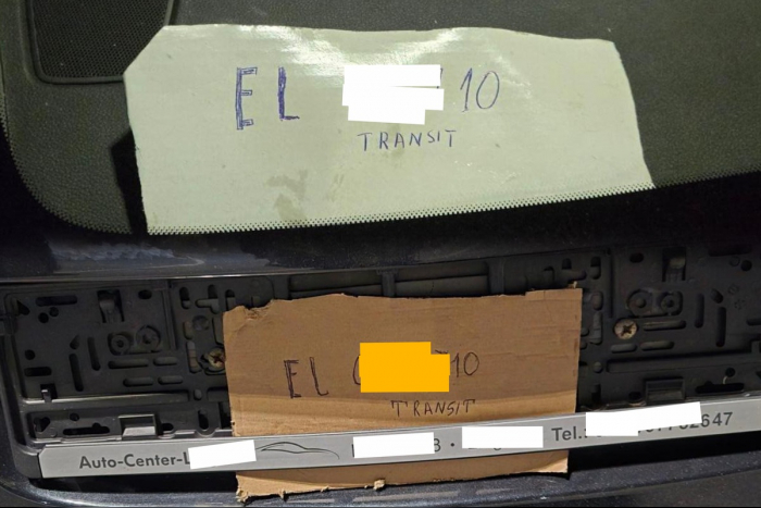 Kiel: Selbst gemachte Kennzeichen im Ostuferhafen