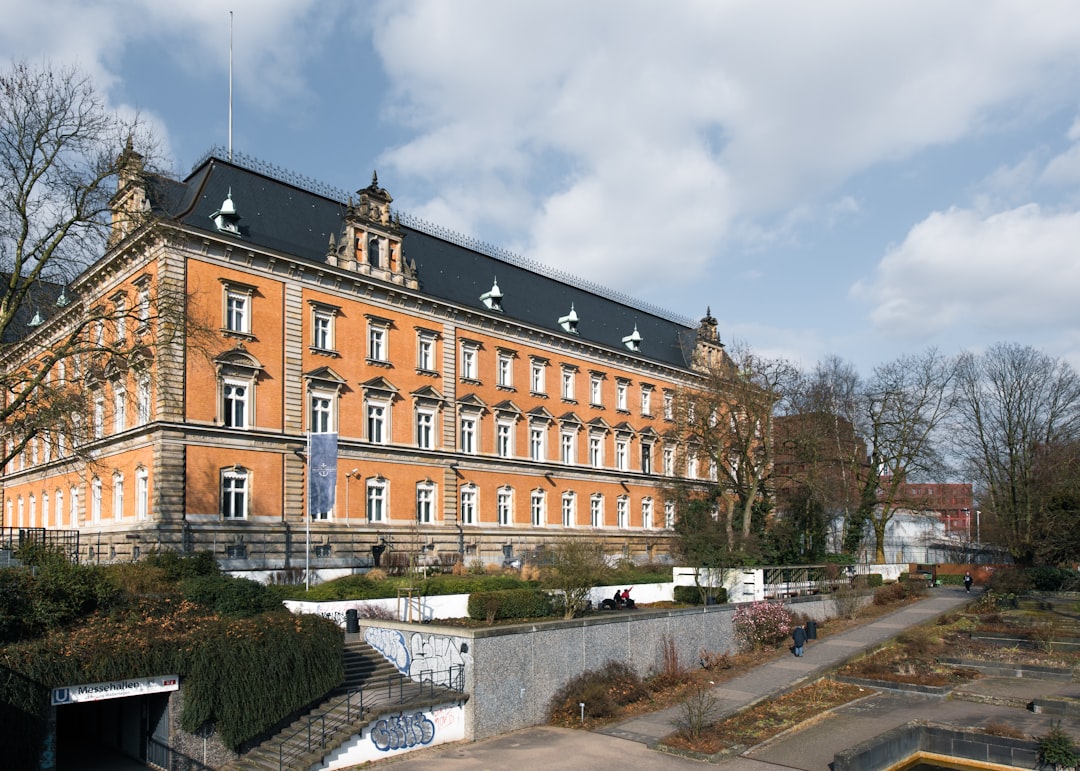 Balkonrauch und Nachbarn: Gesetzliche Grundlagen und Rücksichtnahme