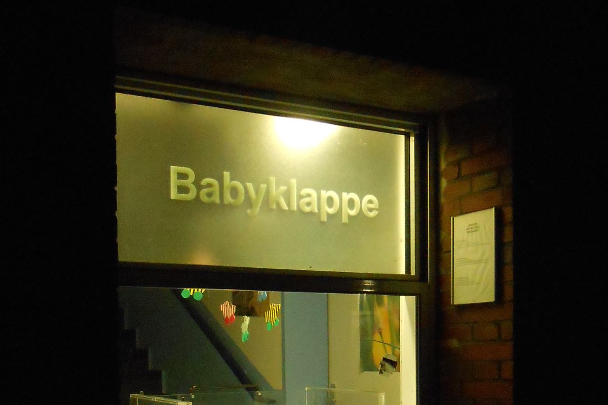 Schock in Leipzig: Toter Säugling in Babyklappe entdeckt