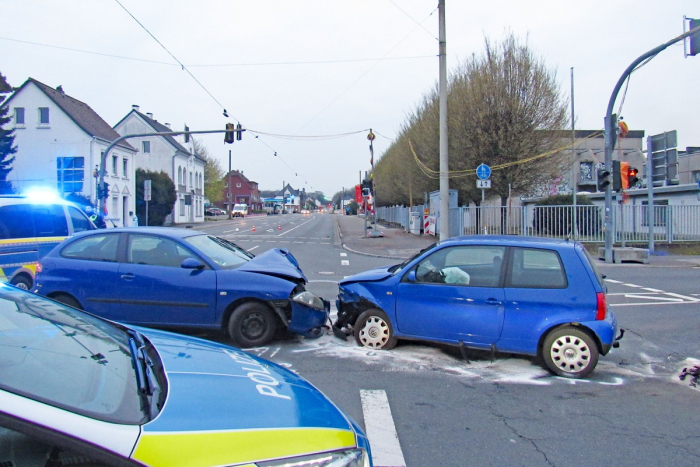 Verkehrsunfall: Fahrer flüchtet,2603121
