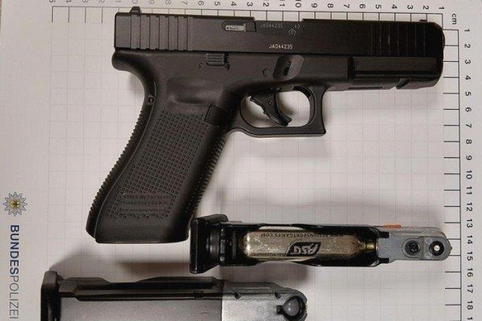 Aachen: Polizei beschlagnahmt geladene Waffe auf BAB4