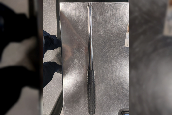 Schlagstock im Handgepäck am Flughafen Köln/Bonn gestoppt