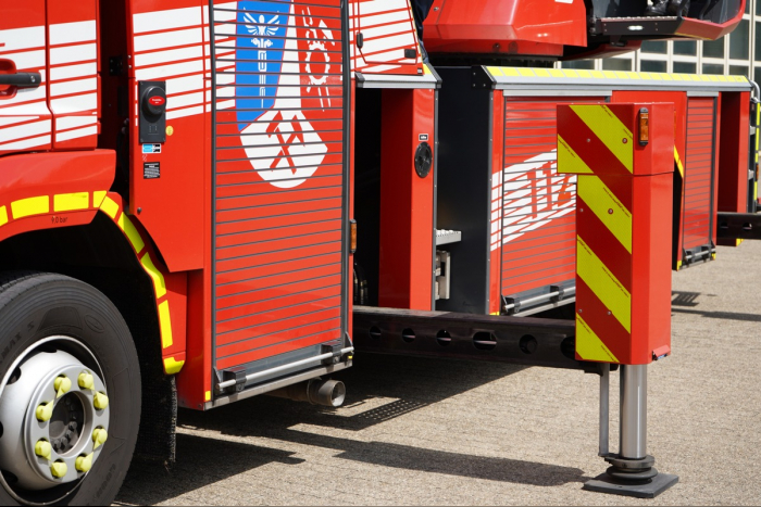 Duisburg: Feuer in Lagerhalle – Einsatz dauert an