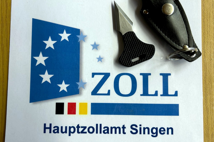 Singen: Verbotenes Faustmesser im Gepäck