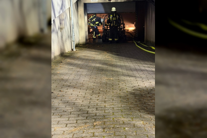 Erkrath-Hochdahl: Brand in Tiefgarage durch E-Fahrzeug