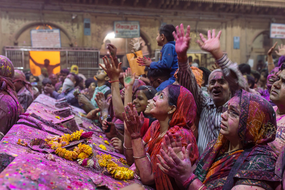 Tödliche Massenpanik in Tempel: Acht Frauen sterben bei Gedränge in Indien
