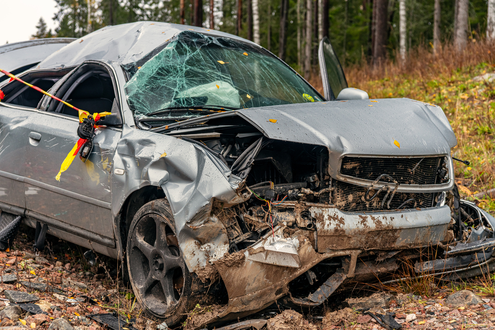 Tödlicher Crash in Frankreich: Drei Menschen sterben – Fahrer soll Lachgas konsumiert haben