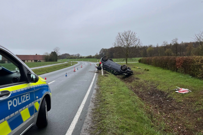 Billerbeck: Auto überschlägt sich auf L577