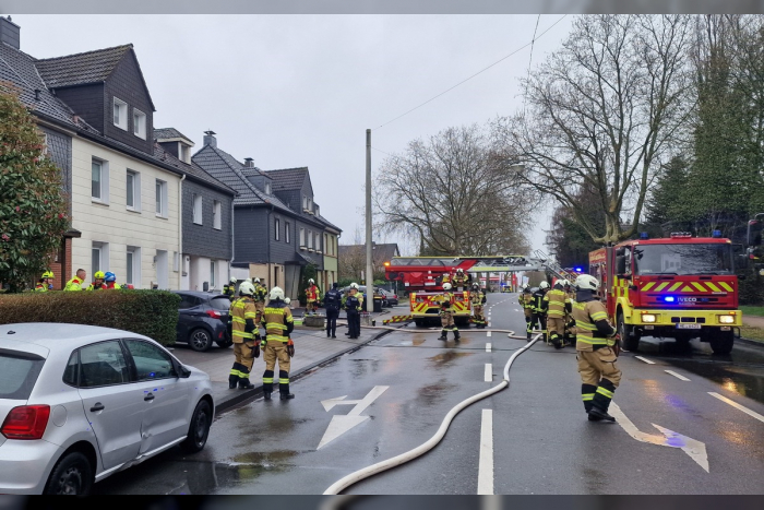 Obschwarzbach: Feuerwehr Mettmann alarmiert wegen Kellerbrand