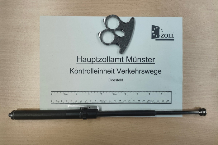 Münster: Zoll stoppt Fahrzeug am Grenzübergang in Ahaus