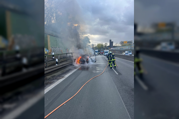 Wattenscheid: Auto in Vollbrand – A40 voll gesperrt