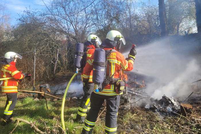Haltingen: Feuerwehreinsatz am Rheinufer