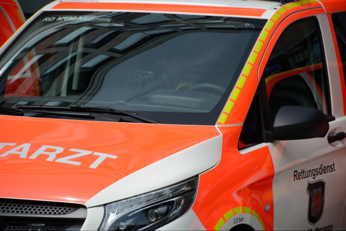 Hilden: Motorradfahrerin schwer verletzt nach Zusammenstoß im Kreisverkehr