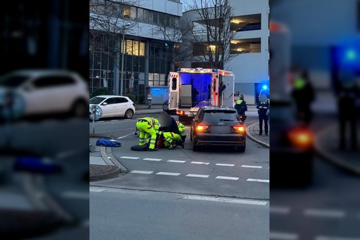 Altstadt: Auto und E-Scooter kollidieren