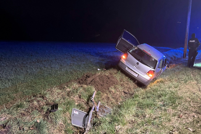 Bielefeld: Drogenfahrt endet im Graben