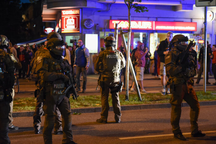 SEK sprengt Drogenring in NRW