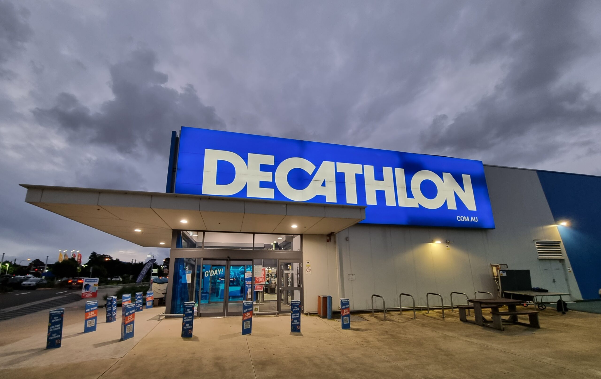Decathlon bringt Sportartikel zu Mediamarkt: Ein neuer Vertriebsweg in Deutschland
