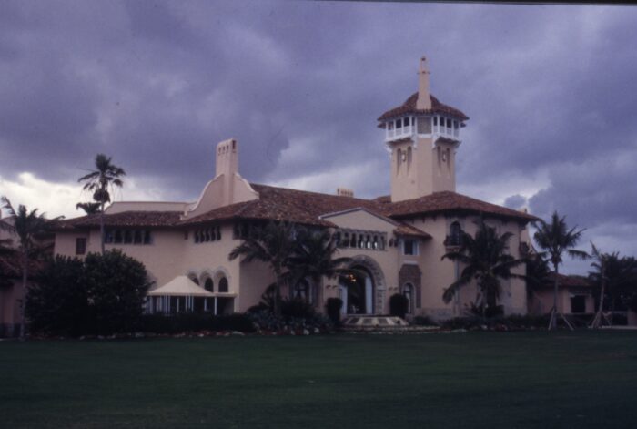 Hintergründe unklar: Kampfjets fangen Flugzeug über Trumps Anwesen ab