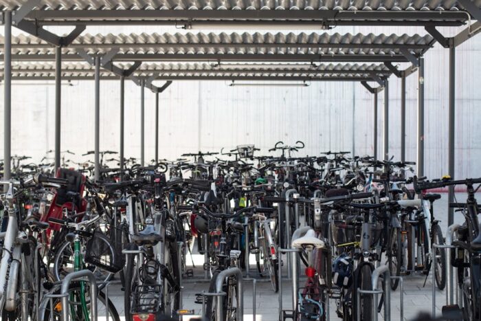 Fahrrad statt Bus und Bahn: Jeder dritte Autofahrer fährt wegen hoher Spritpreise seltener