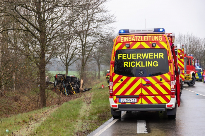 Kreis Segeberg: Verkehrsunfall mit LKW-Arbeitsbühne