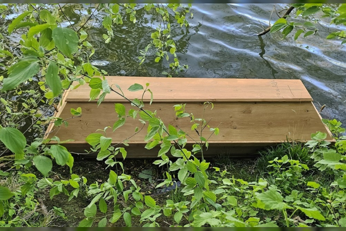 Ungewöhnliche Fundsache: Sarg trieb auf Main