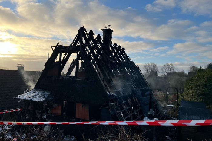 Hilchenbach-Müsen: Nachbarin rettet 64-Jährigen aus brennendem Haus