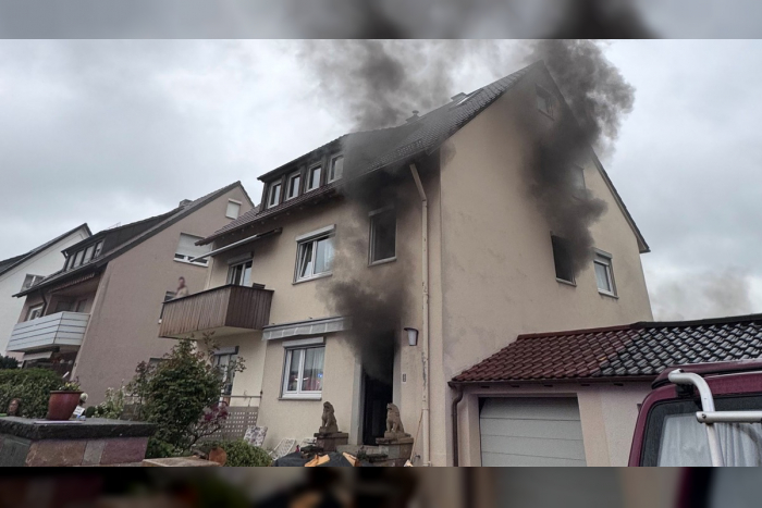 Stuttgart: Feuerwehr rettet Bewohner und Katze bei Gebäudebrand