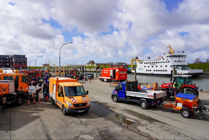 Nordfriesland: Erster Pellwormer Blaulichttag setzt starkes Zeichen für Verkehrssicherheit